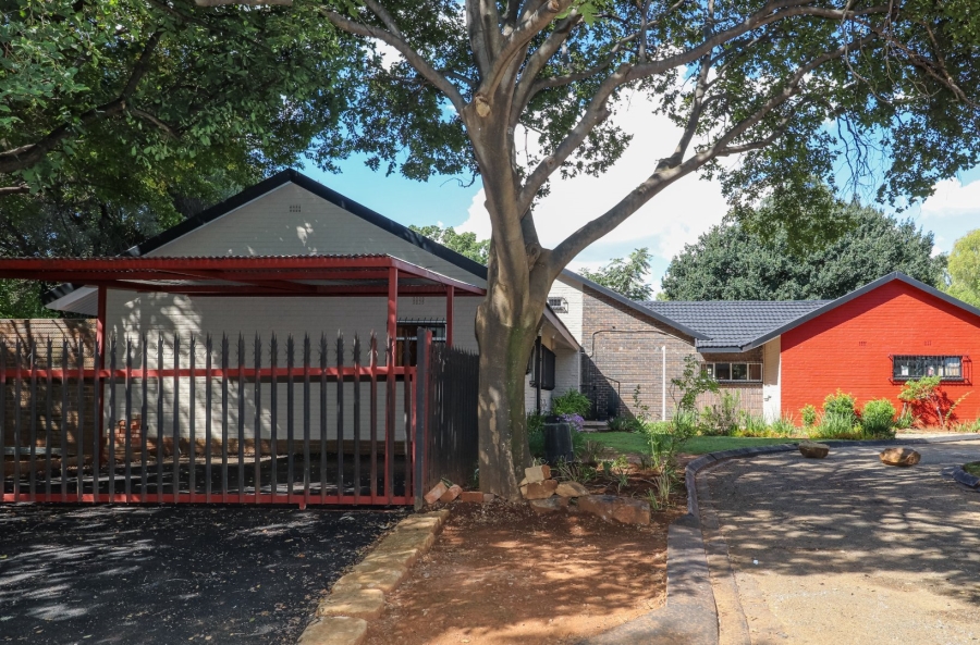 To Let 4 Bedroom Property for Rent in Flamwood North West